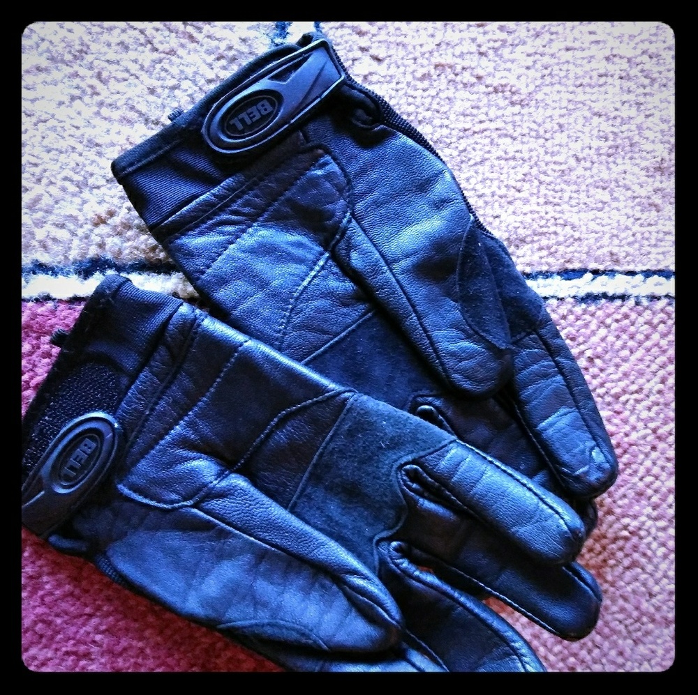 Motorcycle gloves